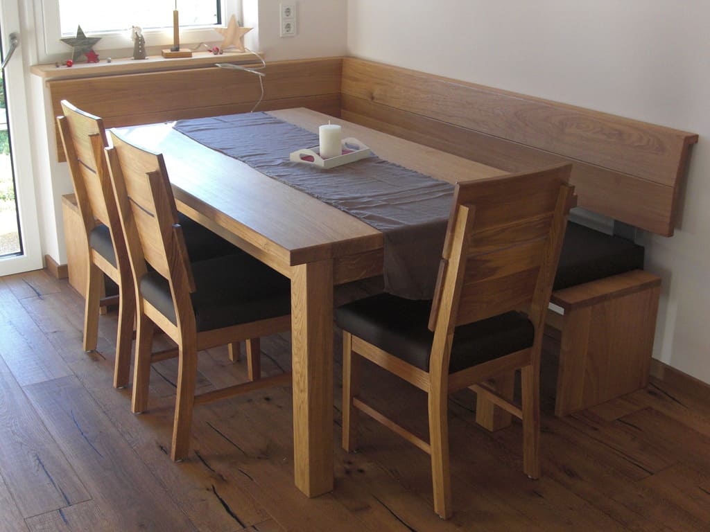 Essecke mit Tisch und Stühlen nach Kundenwunsch