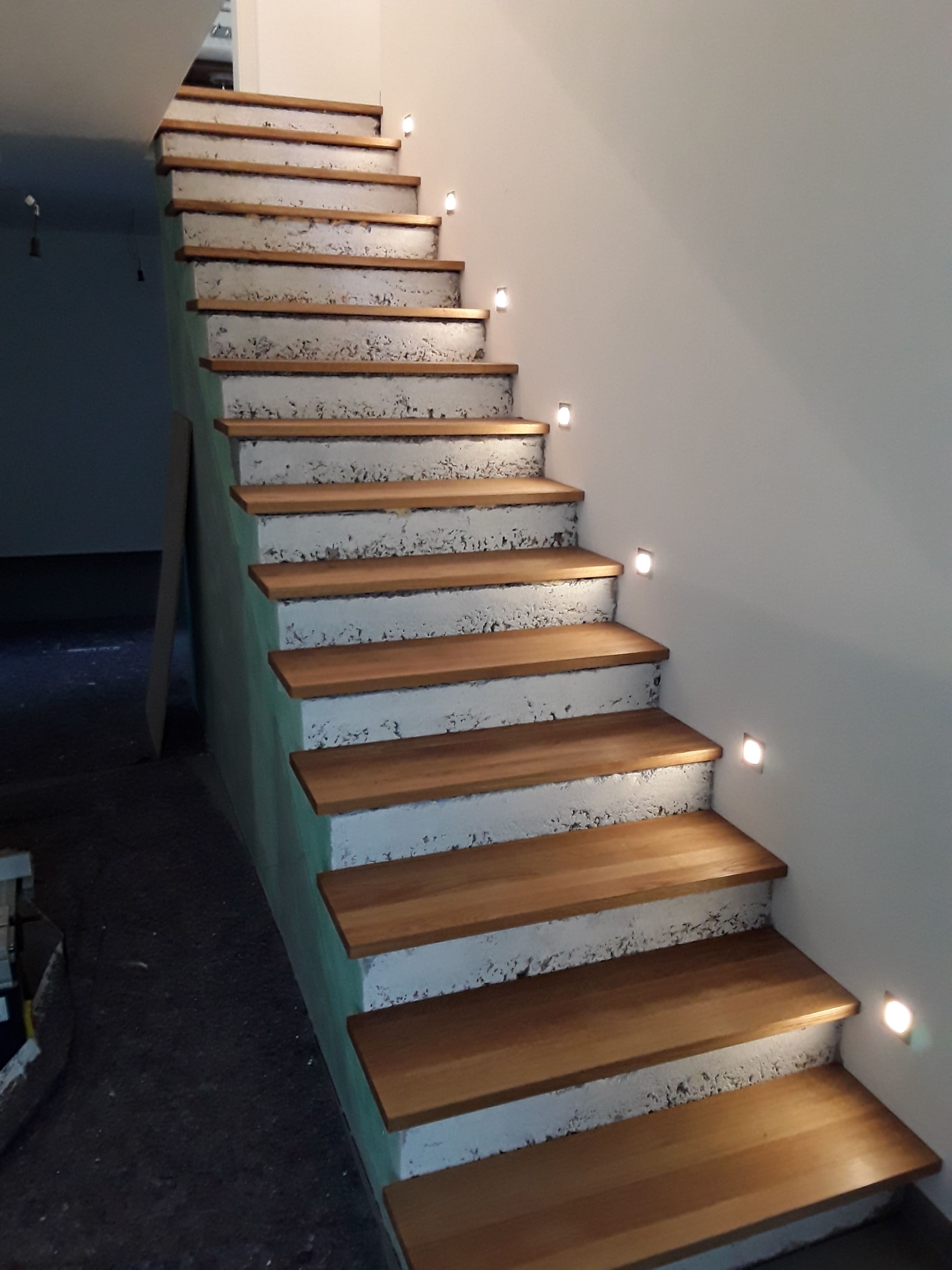 Neue Holzstufen für Betontreppe, Eiche massiv Album